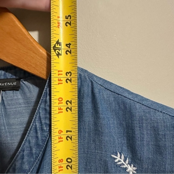 SAKS FIFTH AVENUE Embroidered Tie Waist Button-Down Top Blue Size Small - Picture 7 of 7